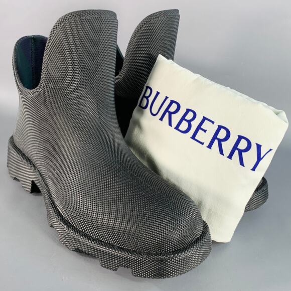 BURBERRY Size 10 Marsh Low Black Textured Rubber Lug Sole Ankle Rain Boots - Picture 9 of 9